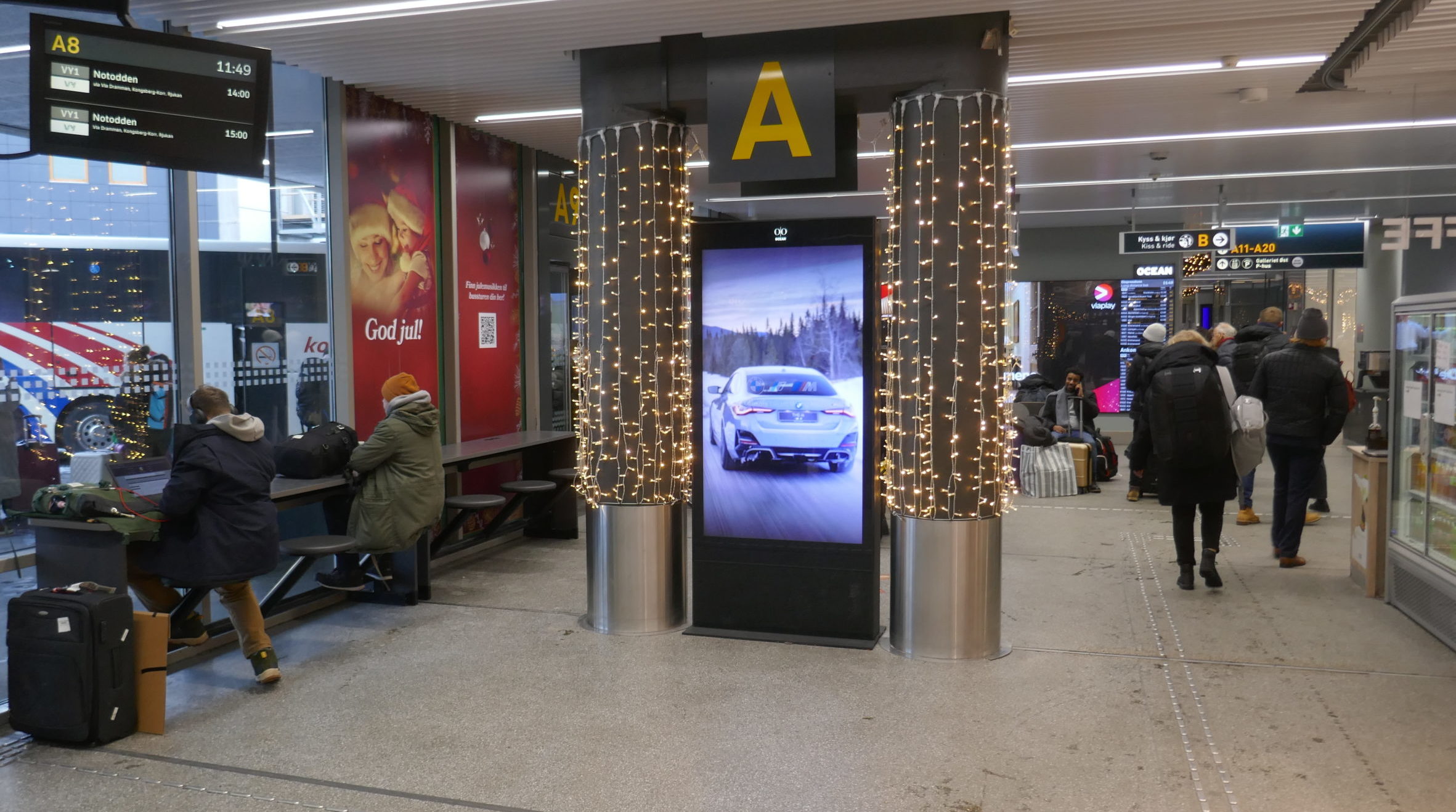 Truende ungdommer med machete pågrepet på Oslo bussterminal&nbsp;<span>(+)</span>
