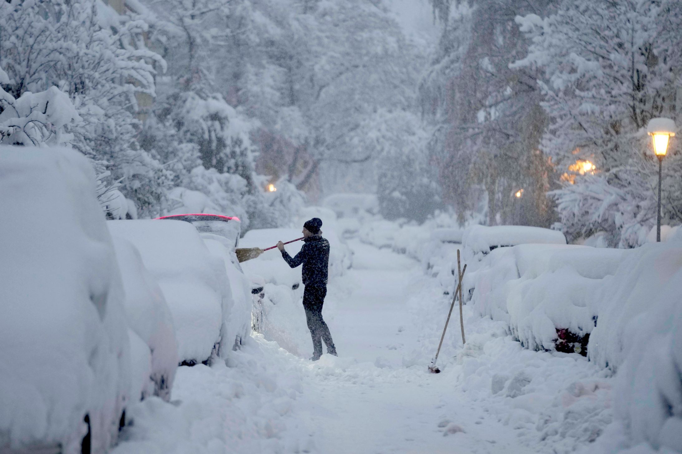 Snø-kaos i Tyskland, Østerrike og Sveits: Stans i tog- og flytrafikken&nbsp;<span>(+)</span>