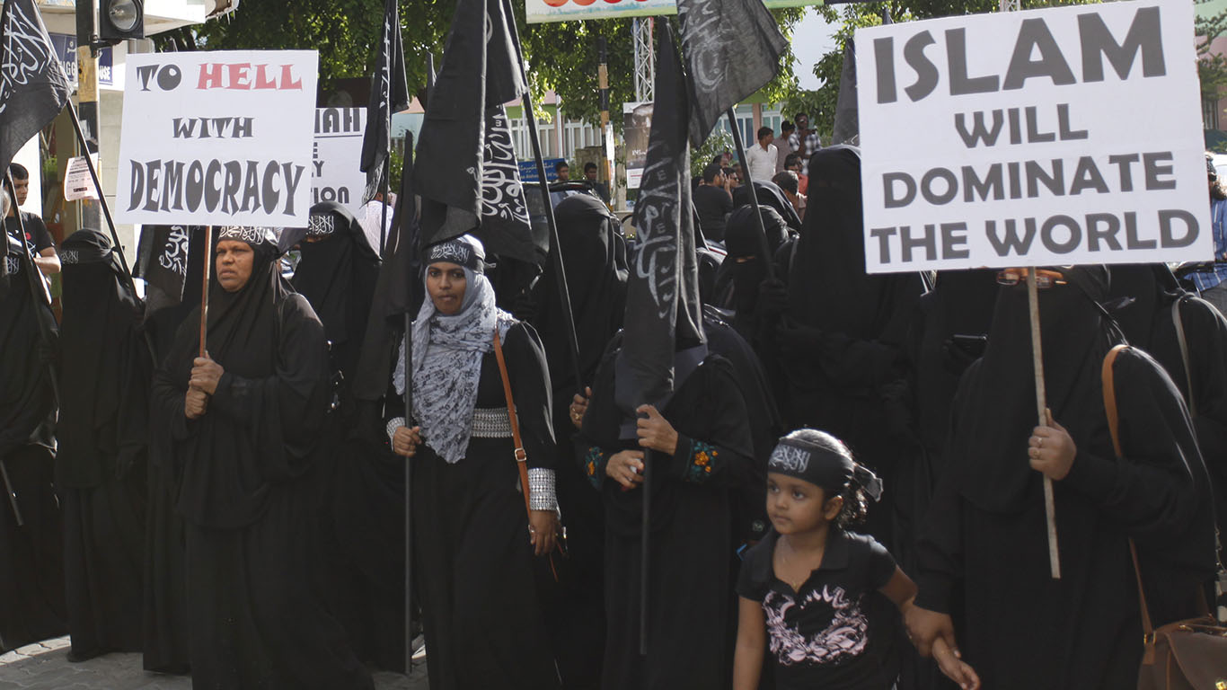 Sharialover tar over i UK: – Jeg må betale løsepenger til mannen min