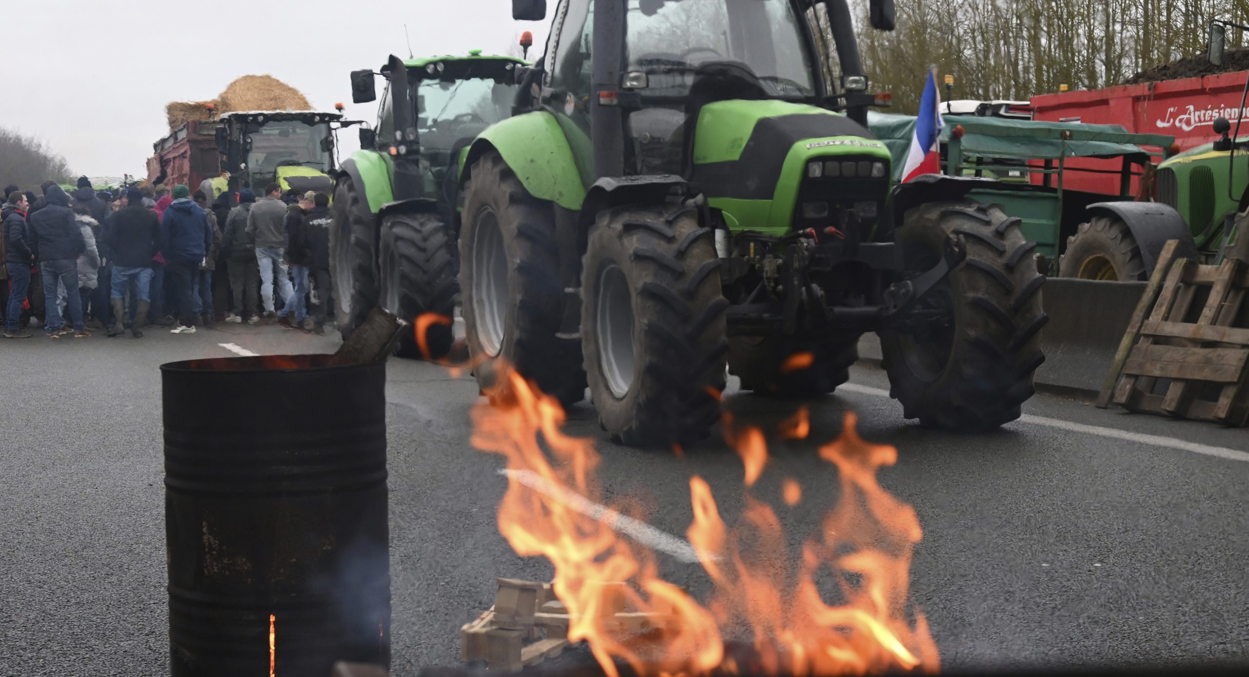Også franske bønder protesterer mot regjeringen&nbsp;<span>(+)</span>