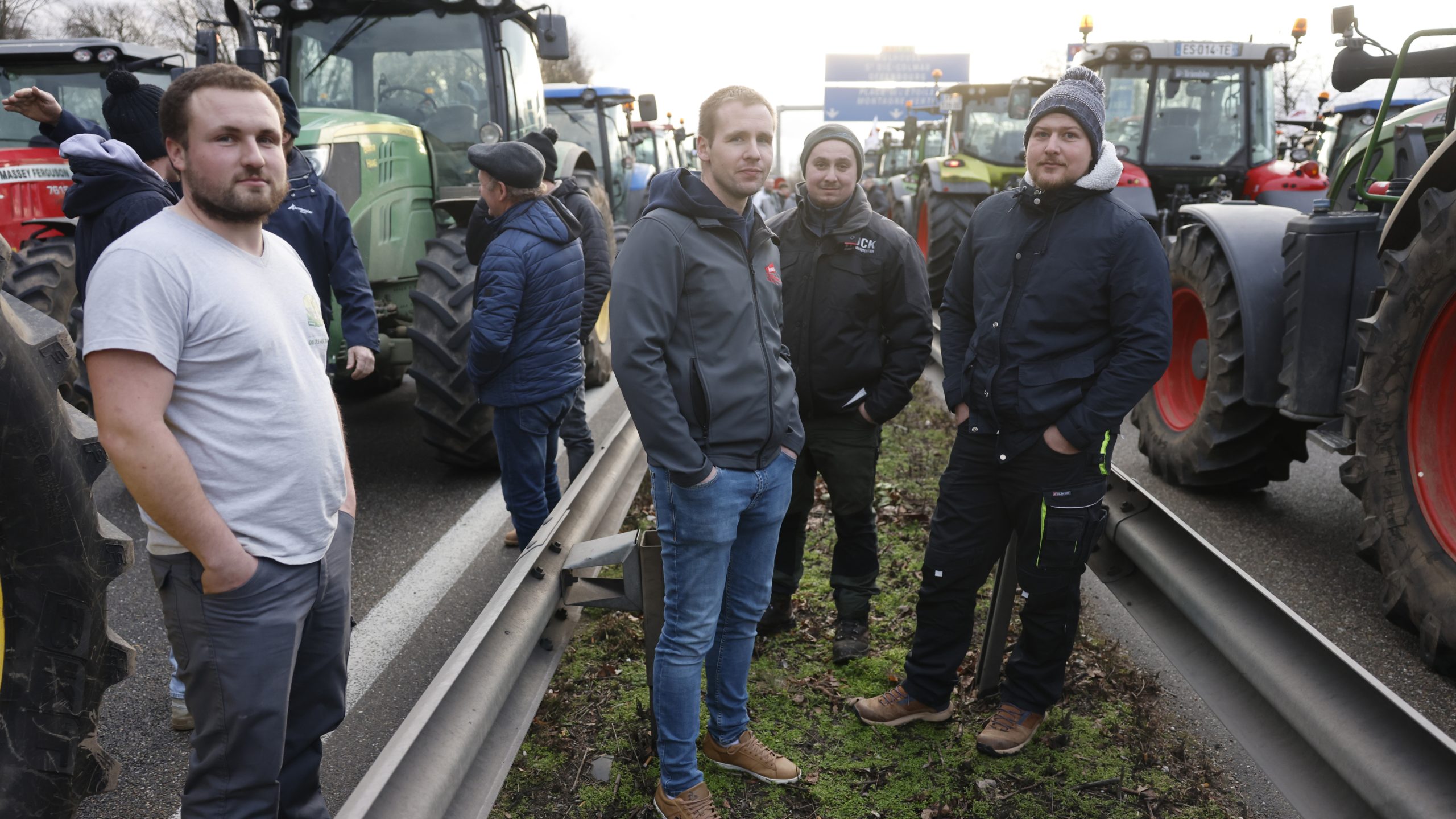 Bondeopprøret sprer seg i Frankrike, regjeringen under press&nbsp;<span>(+)</span>