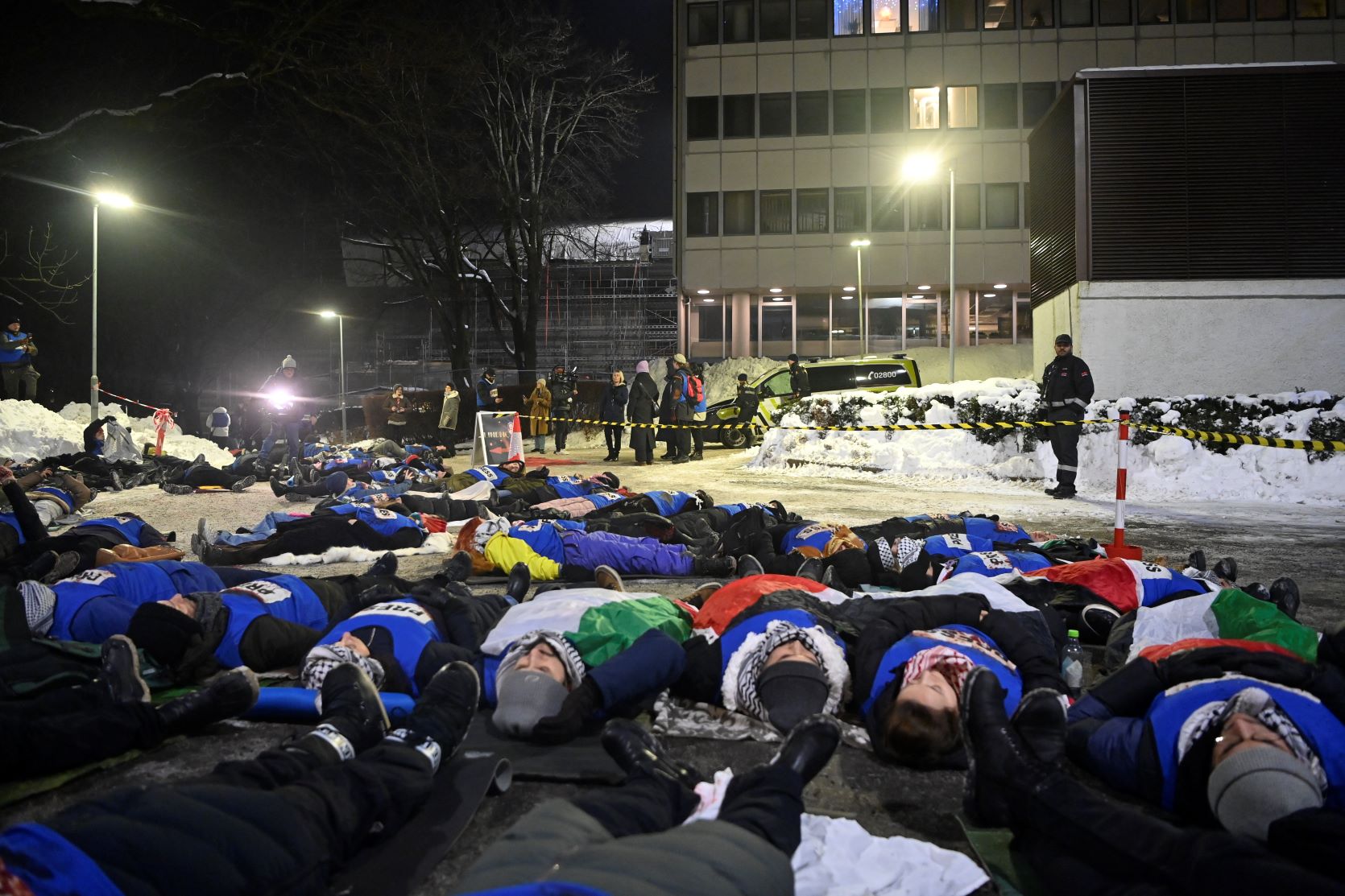 Palestina-aktivister utenfor NRK-huset: Ligger på bakken&nbsp;<span>(+)</span>