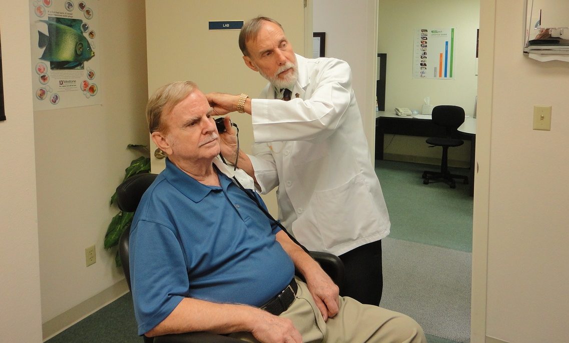 Eldre mennesker som bruker høreapparat reduserer risikoen for å dø tidlig&nbsp;<span>(+)</span>