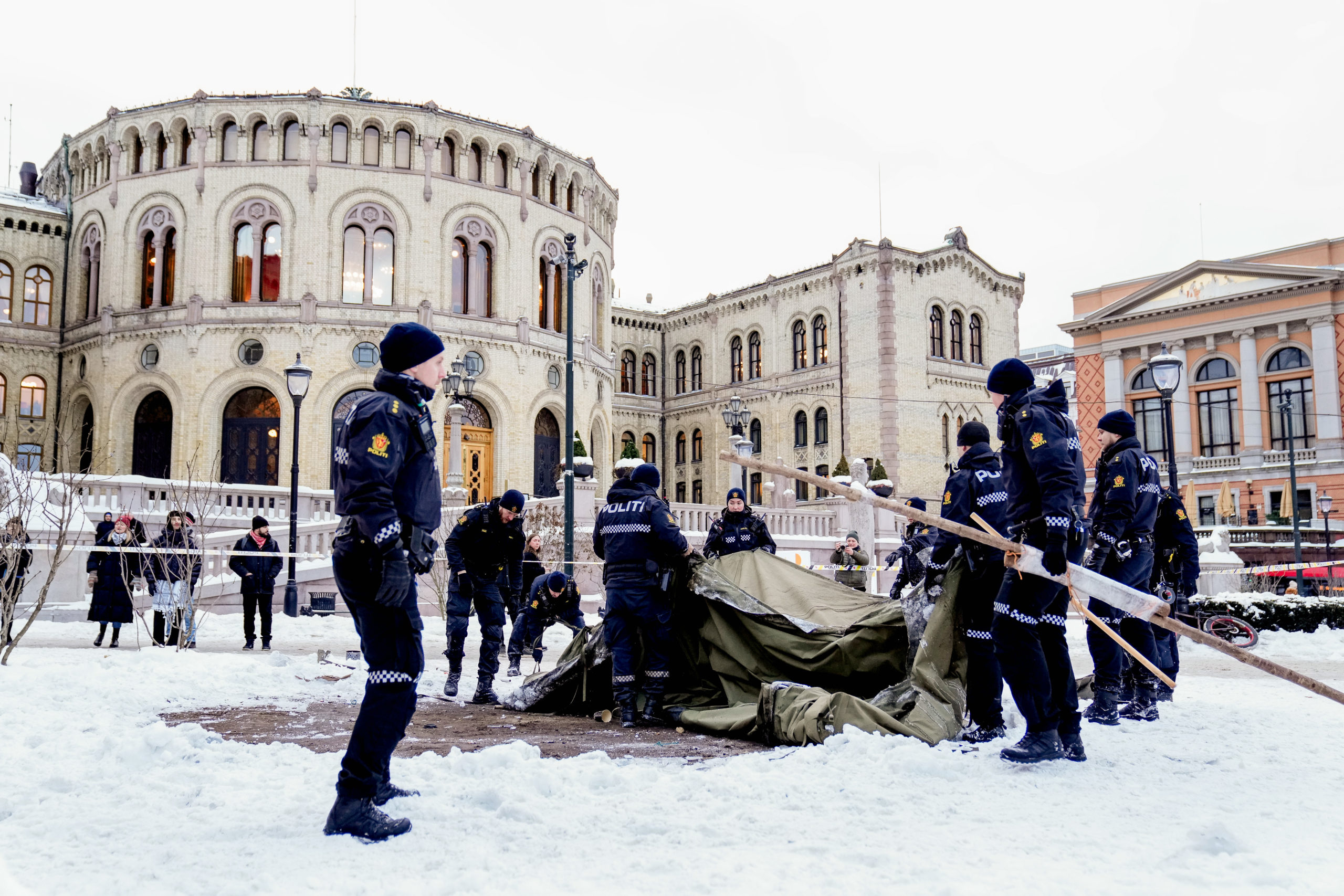 Palestina-leiren foran Stortinget fjernes&nbsp;<span>(+)</span>