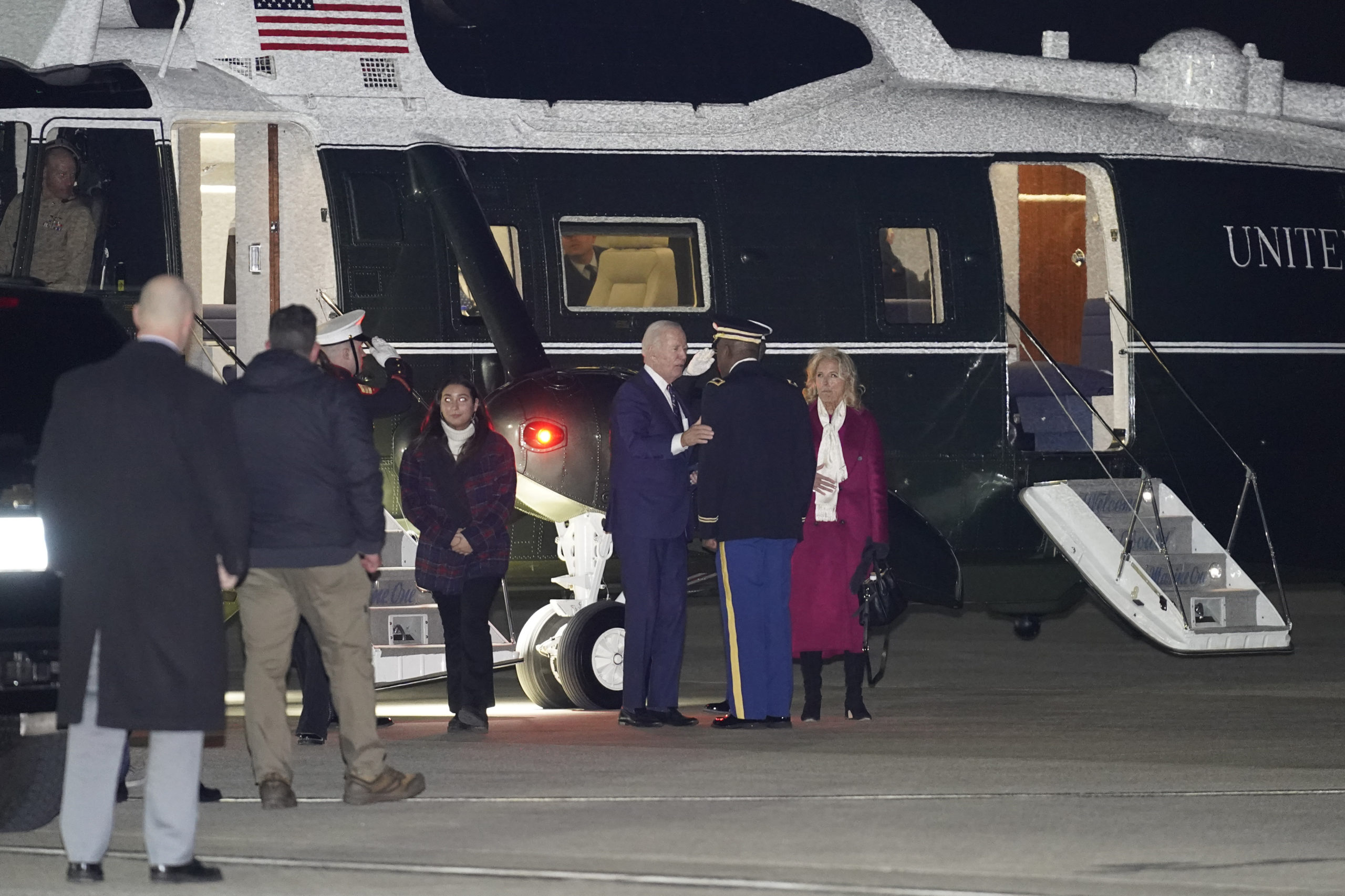Biden desorientert igjen, helt lost når han lander «hjemme» i Delaware&nbsp;<span>(+)</span>
