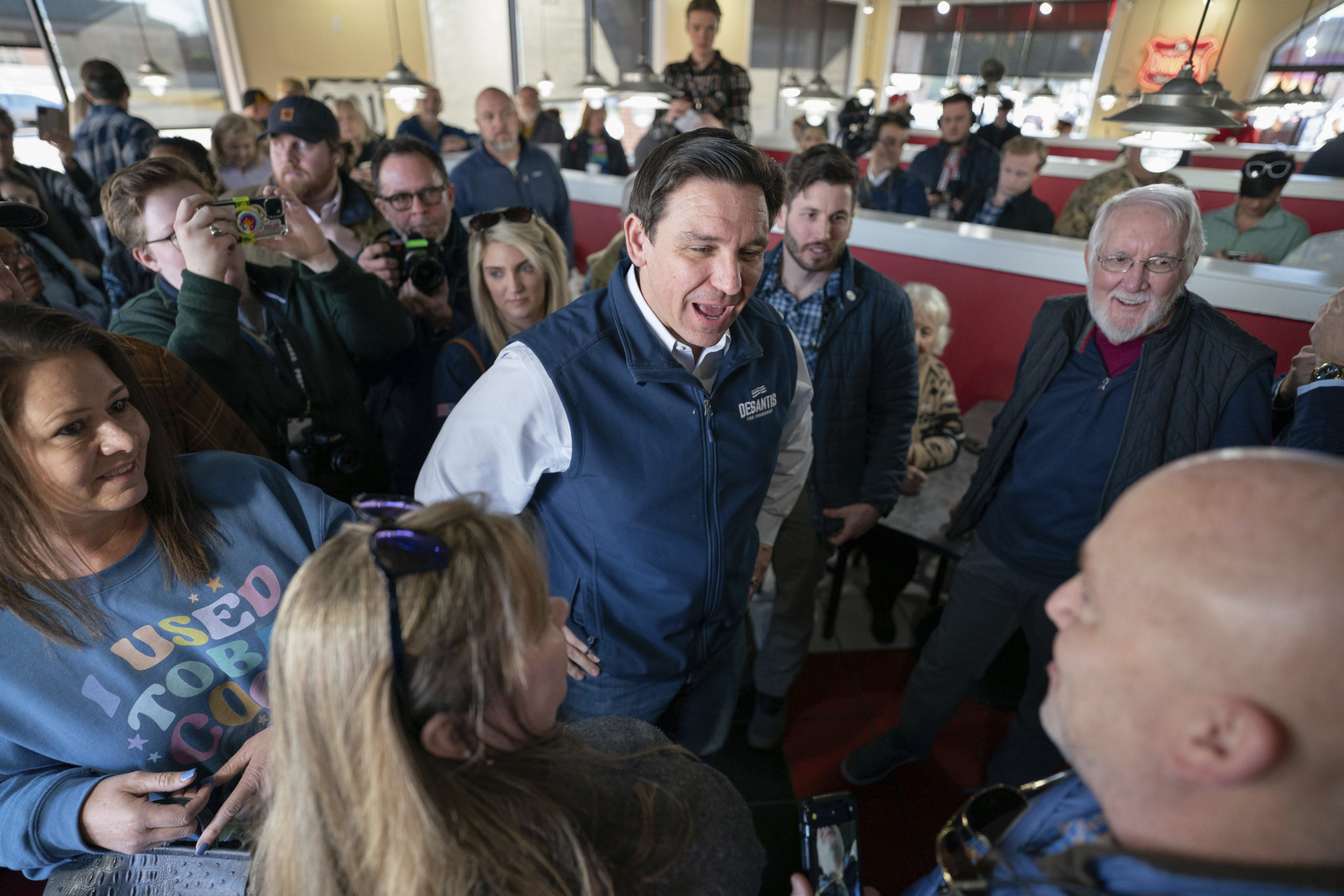 Ron DeSantis trekker seg, støtter Trump&nbsp;<span>(+)</span>