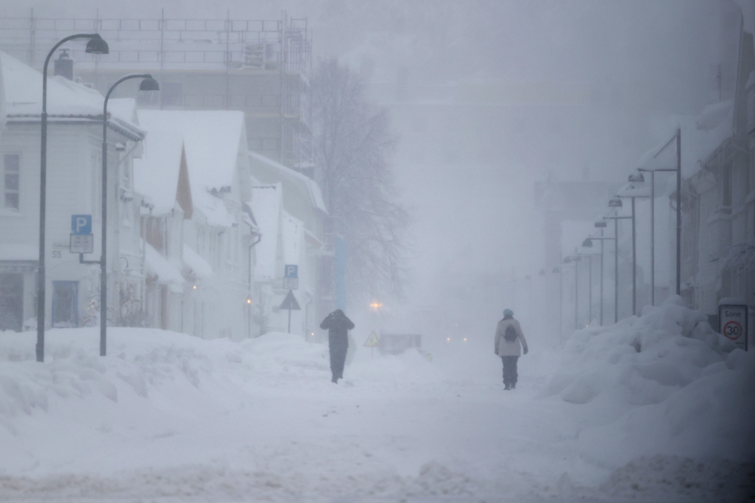 Totalt snøkaos på Sørlandet: Skoler og tjenester tvunget til å holde stengt&nbsp;<span>(+)</span>
