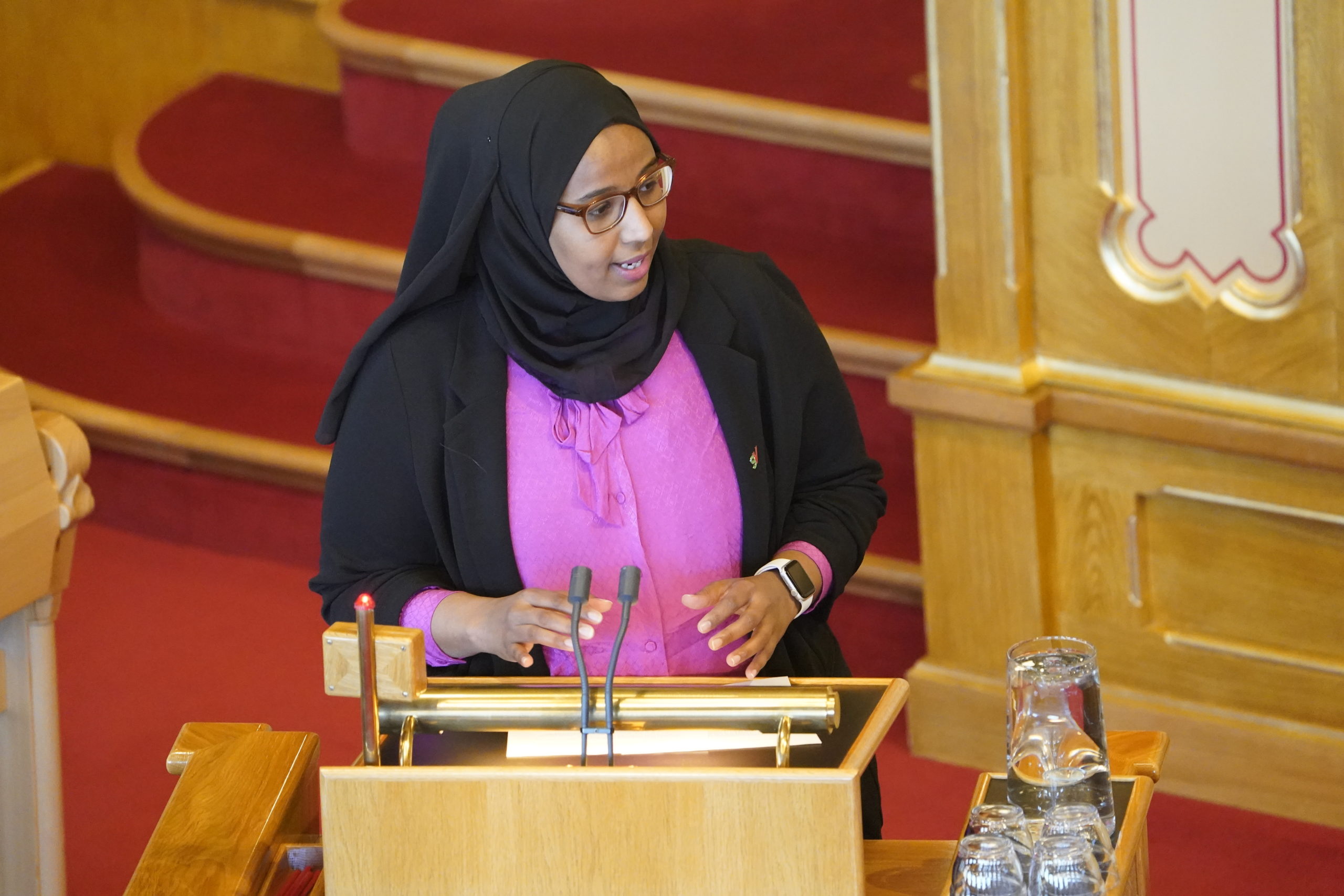 Stadig flere stortingspolitikere bryter kleskoden på Stortinget&nbsp;<span>(+)</span>