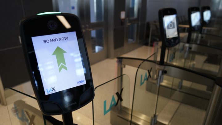 Ansikts­gjenkjenning begynner å erstatte ombord­stignings­kort på fly­plasser&nbsp;<span>(+)</span>
