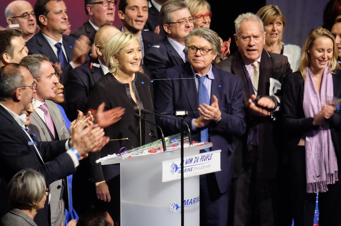 Meningsmåling antyder at Marine Le Pen kan bli fransk president&nbsp;<span>(+)</span>
