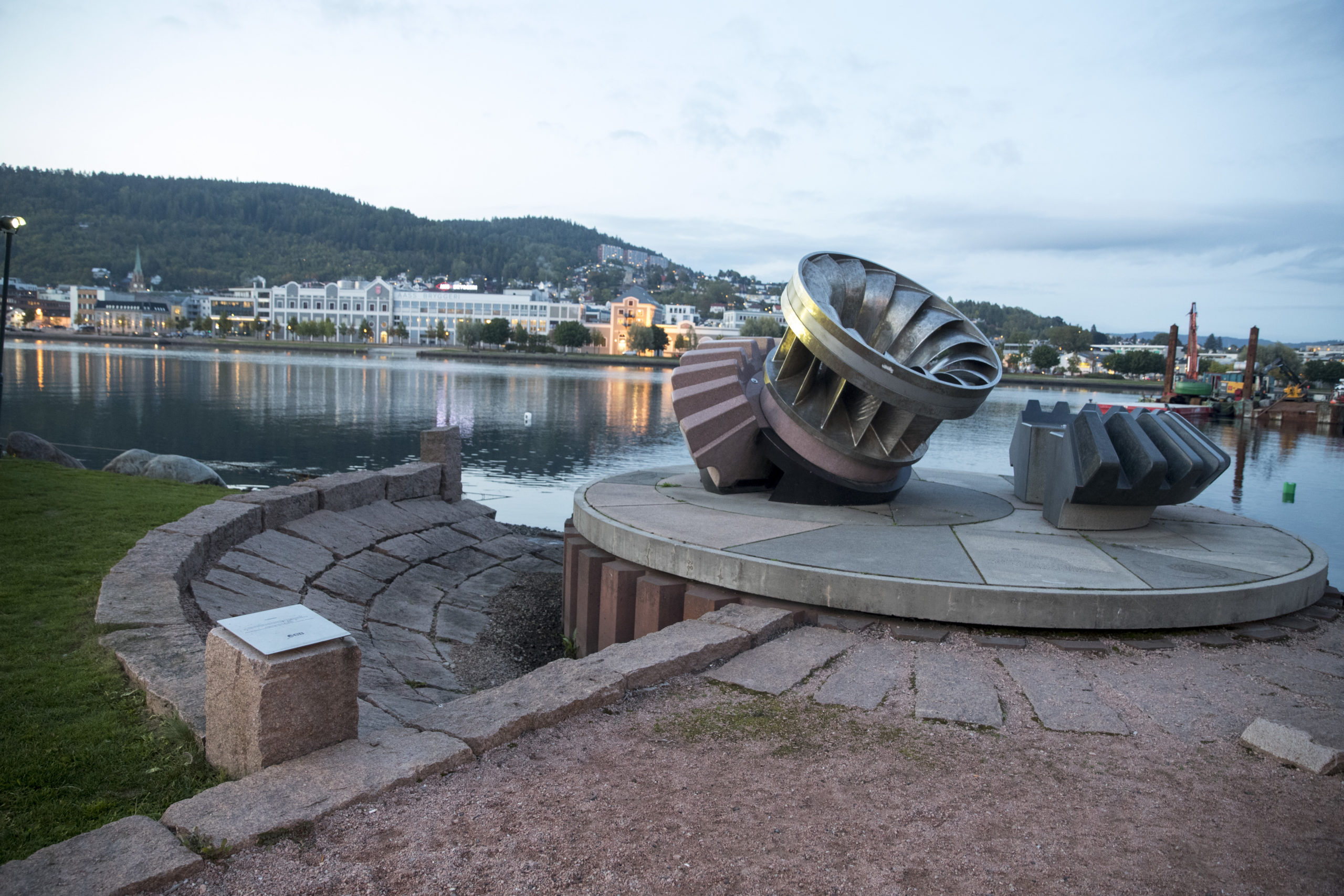 Drammen stemte for å nekte ikke-vestlige flyktninger – Det er ikke lov, sier Brenna&nbsp;<span>(+)</span>