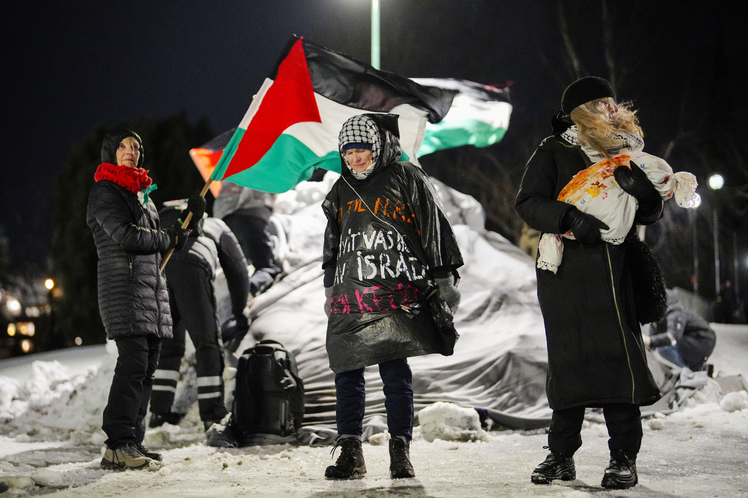 Aktivister tente gravlys i Trondheim, men ingen lys for israelske ofre&nbsp;<span>(+)</span>