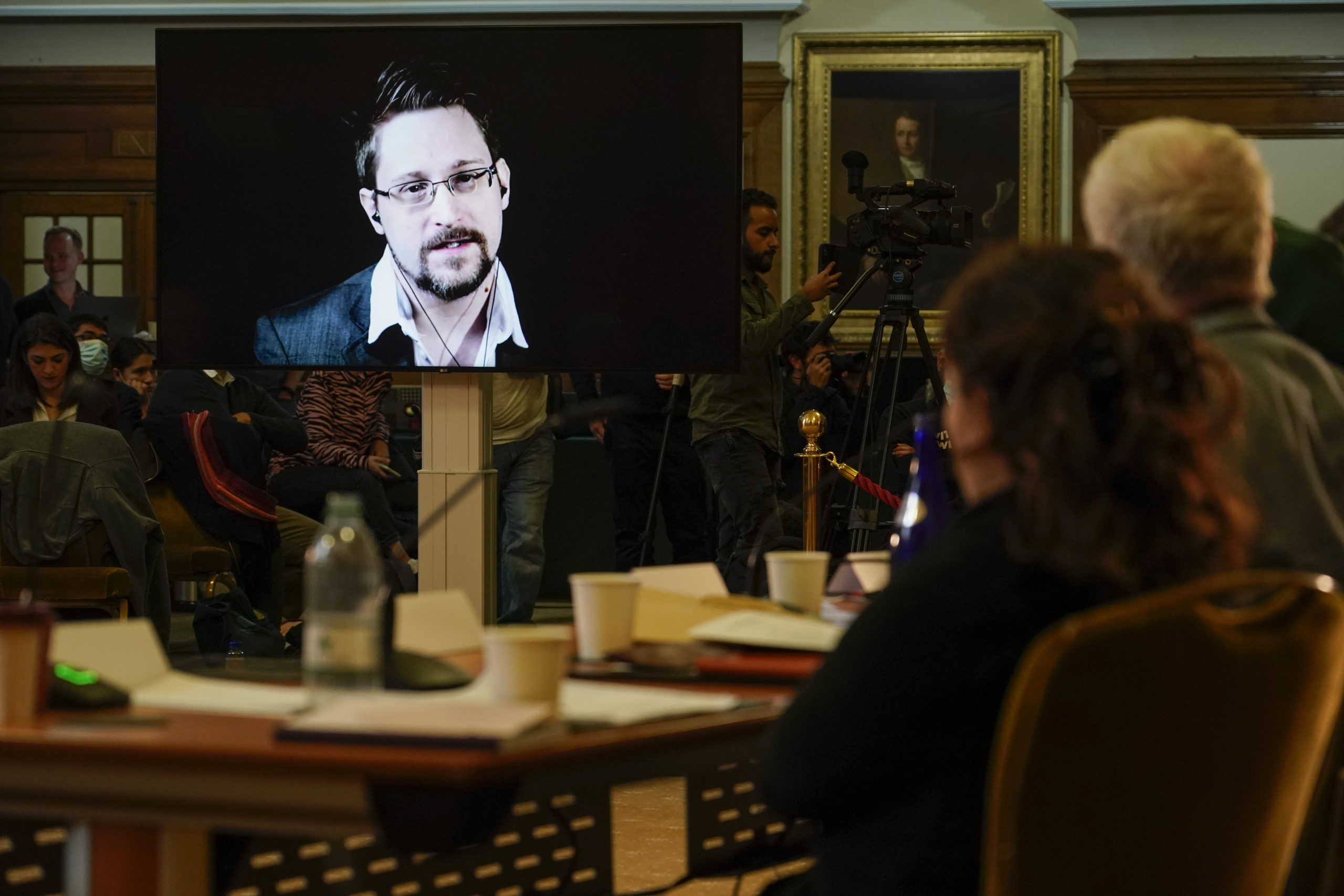 Tucker møtte også Snowden og Tara Reade&nbsp;<span>(+)</span>