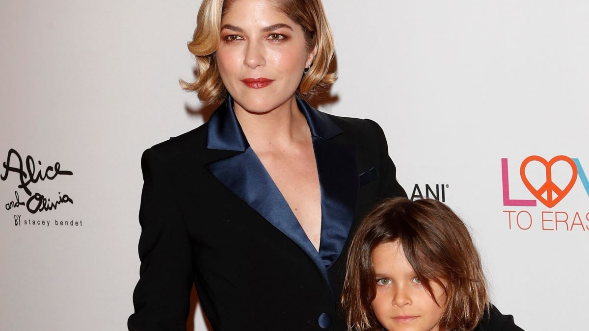 Skuespiller Selma Blair bøyer seg i støvet etter anklager om islamofobi&nbsp;<span>(+)</span>