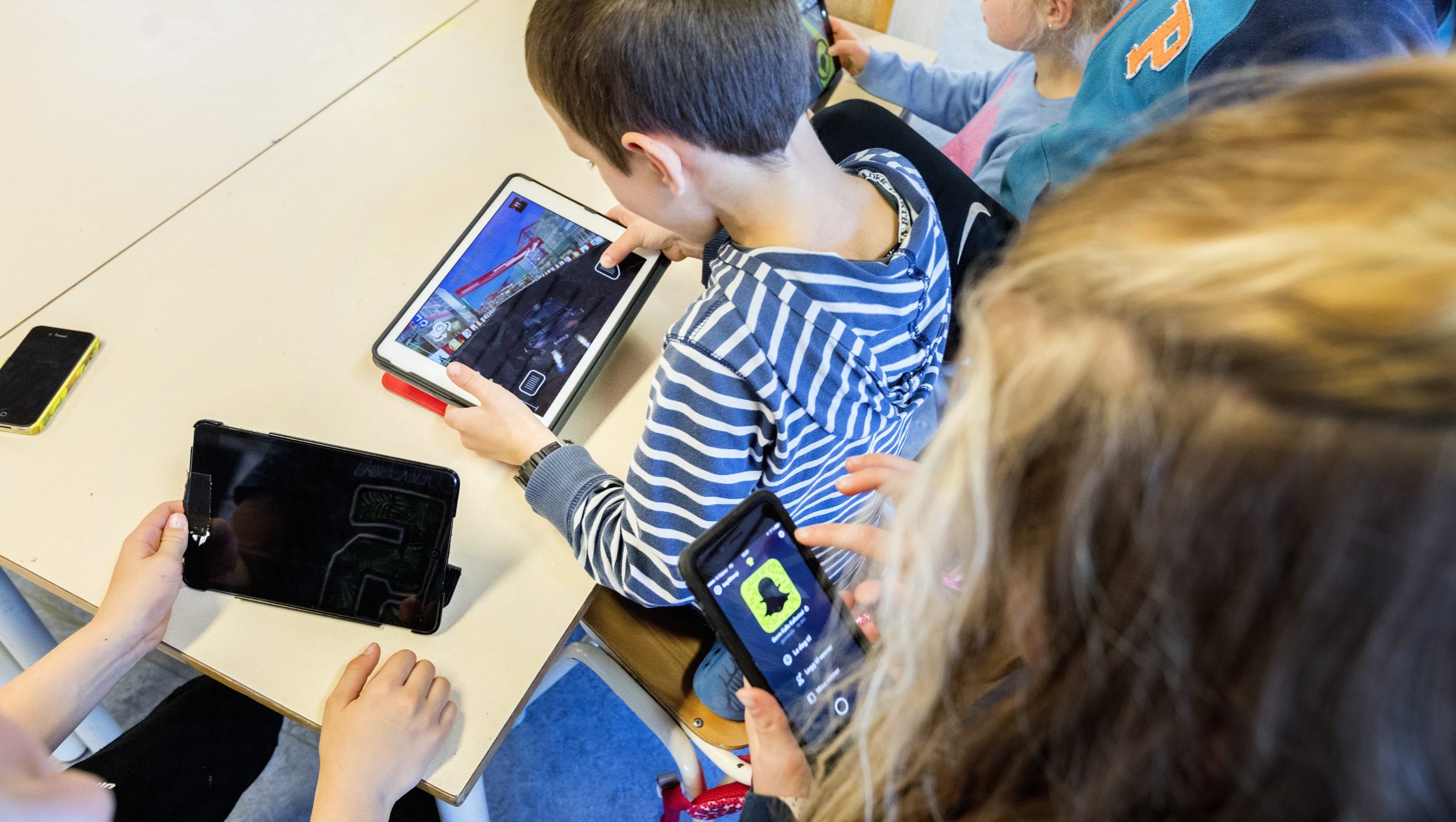Mobiltelefoner blir forbudt på skoler i England&nbsp;<span>(+)</span>
