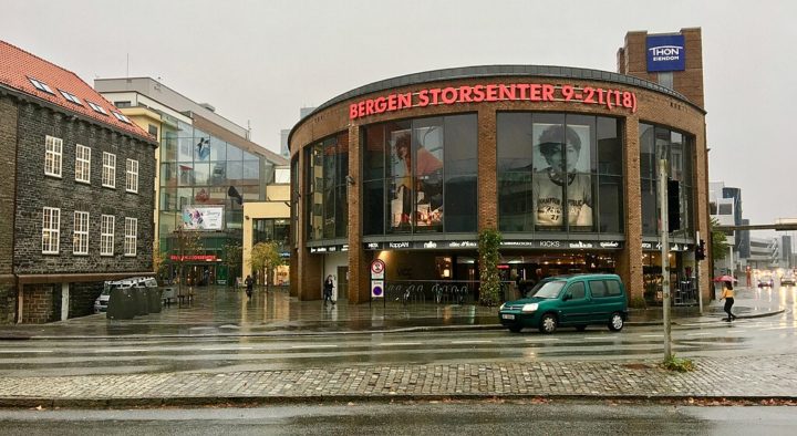 To mindreårige anholdt etter ildspåsettelse i Bergen storsenter&nbsp;<span>(+)</span>