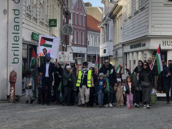 Ropene fra barnetoget for Gaza i Stavanger: «From the River to the Sea!»&nbsp;<span>(+)</span>