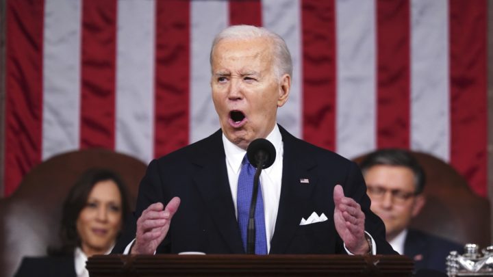 Måling: Et flertall mener Biden bruker retts­systemet mot Trump&nbsp;<span>(+)</span>