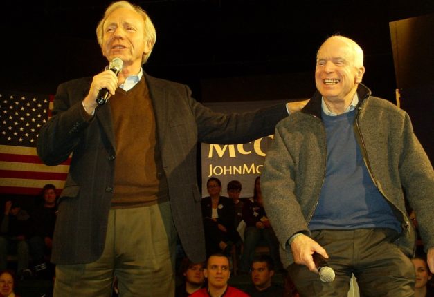 Joe Lieberman er død av komplikasjoner etter et fall&nbsp;<span>(+)</span>
