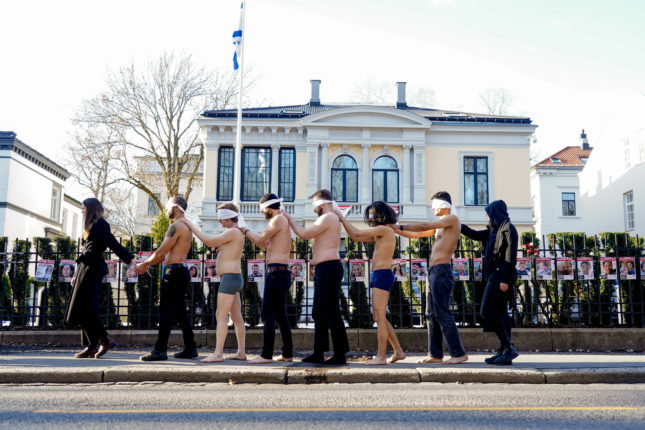 Gaza-aktivister med «naken fange»-stunt&nbsp;<span>(+)</span>