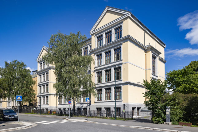 Afrikansk ektepar mener datter blir utsatt for vold og krenkelse på skole i Oslo&nbsp;<span>(+)</span>