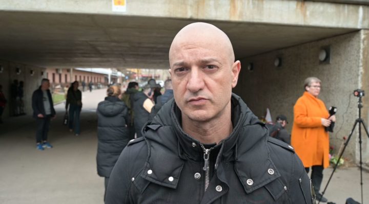 Svoger: Politikere vil bare bli sett på kamera&nbsp;<span>(+)</span>