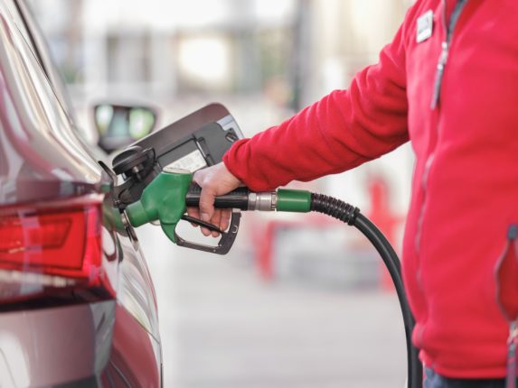 SV vil sette fossilbil-punktum: – Det kommer til å koste å kjøre bensin eller diesel&nbsp;<span>(+)</span>