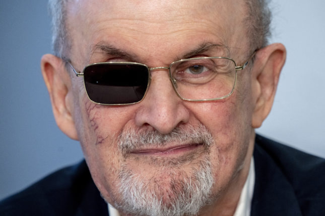 Rushdie med bok om attentatet mot ham&nbsp;<span>(+)</span>