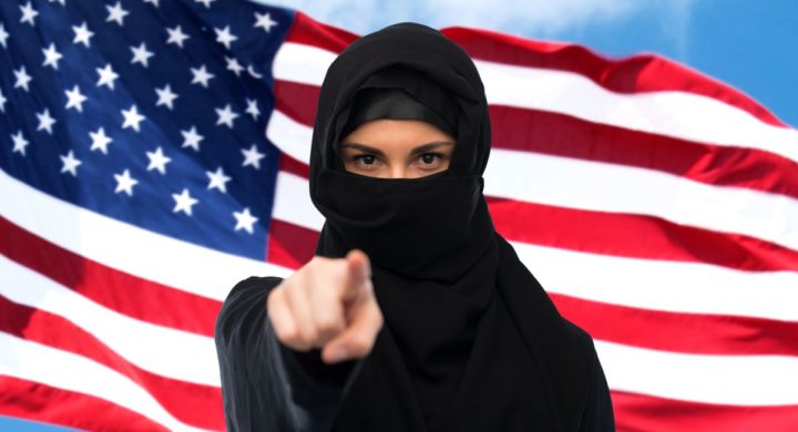 New York må betale 17,5 millioner dollar for politiets tvangs&shy;fjerning av hijab&nbsp;<span>(+)</span>
