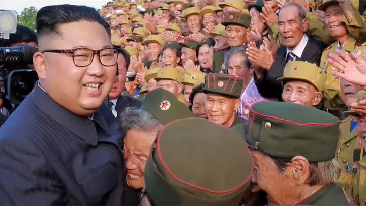 Nord-Koreas Kim Jong Un: Det høyest elskede stats&shy;overhode siden Josef Stalin