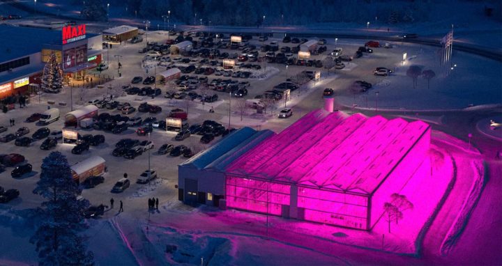 Kortreist: Nå blir det lakse&shy;oppdrett på butikkens parkeringsplass