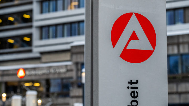 To av tre som mottar ledighets­trygd i Tyskland, har migrasjons­bakgrunn