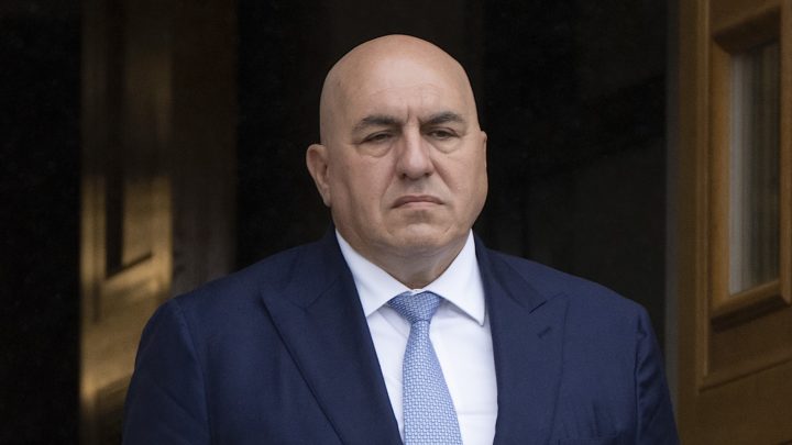 Italias forsvars&shy;minister: Macron øker spenningen med snakk om tropper&nbsp;<span>(+)</span>