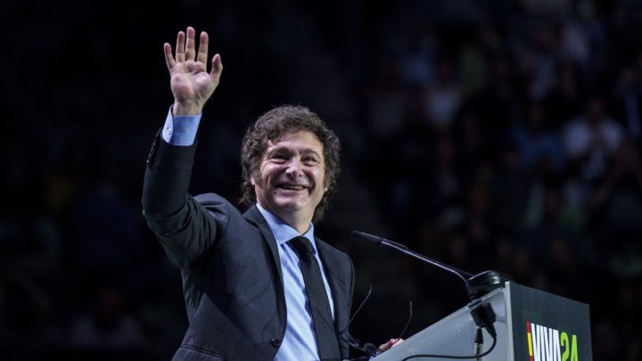 Spanias regjering krenket av at Javier Milei kalte Pedro Sánchez korrupt&nbsp;<span>(+)</span>