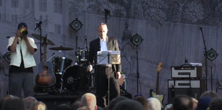 – Jeg veiver med det norske flagg og forbanner det israelske