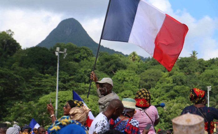 Illegale migranter skaper kaos, protester og politisk kamp på Mayotte