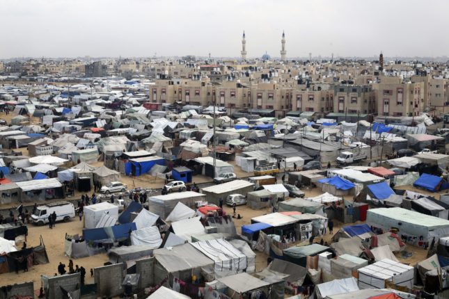 Israelske stridsvogner i sentrum av Rafah