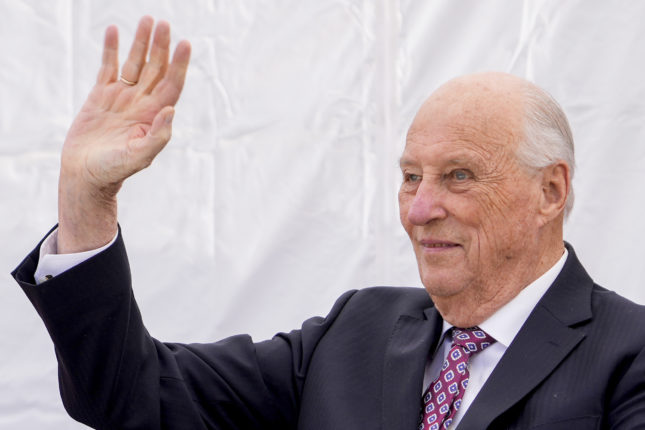 Norsk musikk&shy;gruppe med motbydelig misbruk av kong Harald i KI-generert video