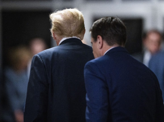 Saken mot Trump er en skueprosess og norske medier ser en annen vei