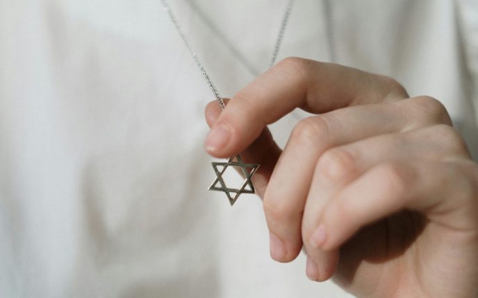 56 år gammel antisemittisk kvinne dømt til fengsel for jødehat