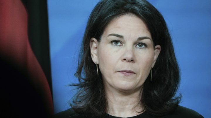 Avfeier migrasjons­debatt etter politi­drapet i Tyskland