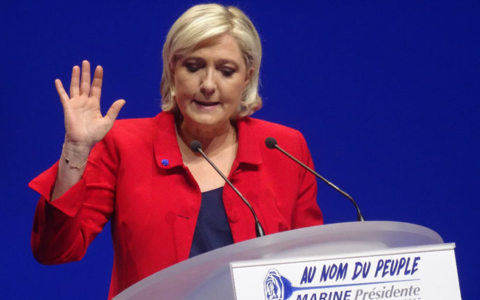 Le Pen vil stenge moskeer og deportere migranter med «totalitær ideologi»