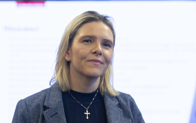 Listhaug ut mot rykter om at hun har sluttet å bruke kors: – Jeg bærer det med stolthet