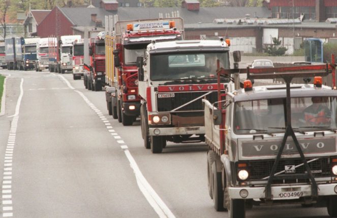 Regjeringen lemper ut el-bilister fra kollektivfelt, slipper inn tungtransport&nbsp;<span>(+)</span>