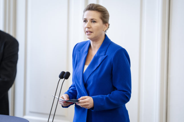 Danmarks statsminister overfalt på åpen gate i København