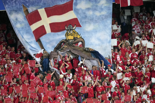 Uefa blottet for humor, bøtelegger Danmark for nonsens&nbsp;<span>(+)</span>