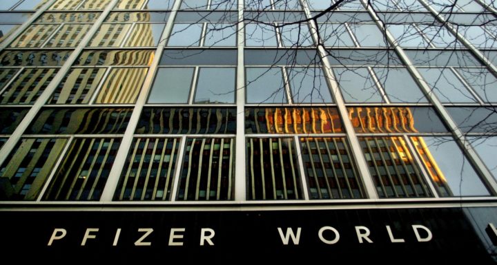 Kansas saksøker Pfizer for å ha villedet om korona­vaksinen