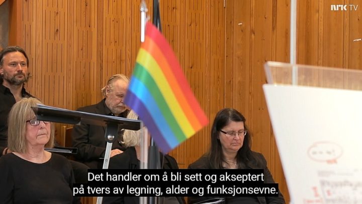 NRK sendte «regnbuemesse» fra Bodø domkirke