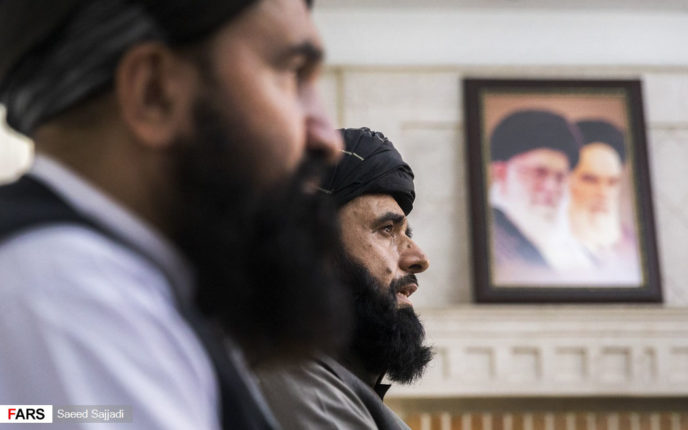 Taliban kutter måneds&shy;lønnen til kvinner: Maks 750 kroner uansett yrke