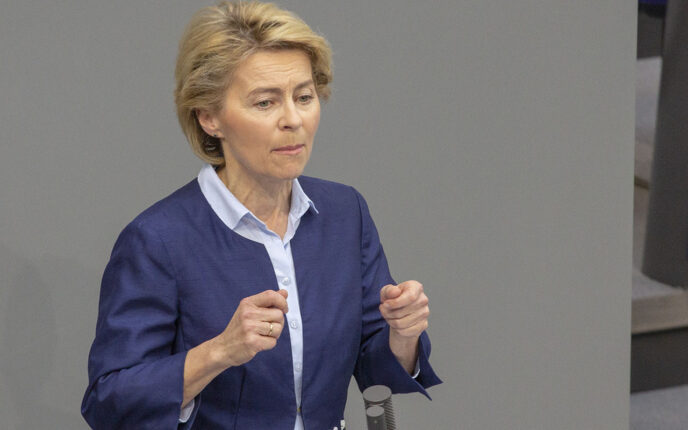 EU-domstolen refset Ursula von der Leyen for hemmelig&shy;hold av vaksine&shy;kontrakter